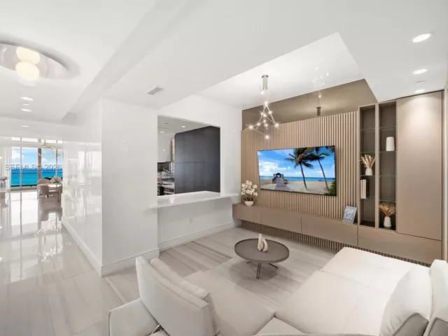 4-bedroom condo for sale in Sunny Isles Beach - 17901 Collins Ave 1002 - MondialRealty