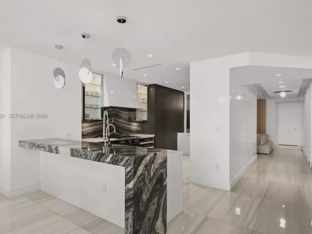 4-bedroom condo for sale in Sunny Isles Beach - 17901 Collins Ave 1002 - MondialRealty