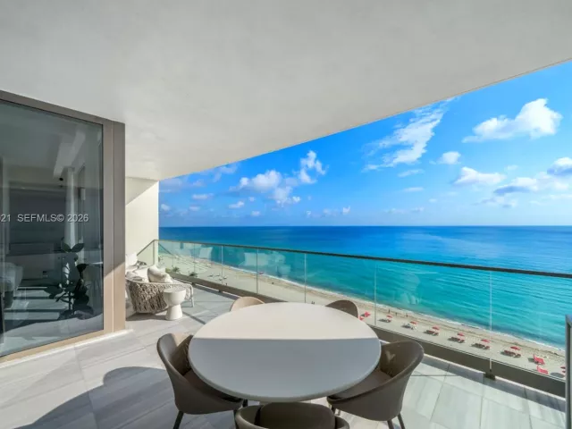 4-bedroom condo for sale in Sunny Isles Beach - 17901 Collins Ave 1002 - MondialRealty