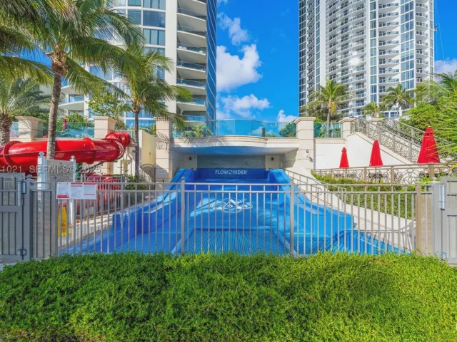 4-bedroom condo for sale in Sunny Isles Beach - 17901 Collins Ave 1002 - MondialRealty