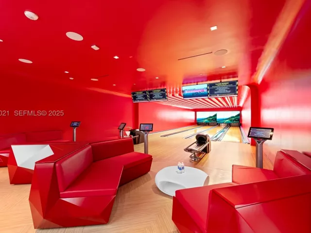 4-bedroom condo for sale in Sunny Isles Beach - 17901 Collins Ave 1002 - MondialRealty