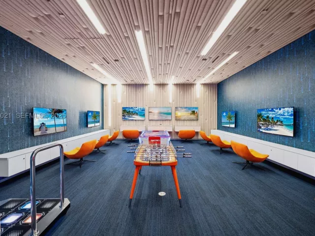 4-bedroom condo for sale in Sunny Isles Beach - 17901 Collins Ave 1002 - MondialRealty