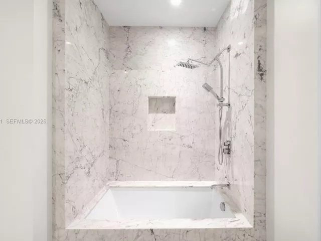 4-bedroom condo for sale in Sunny Isles Beach - 17901 Collins Ave 1002 - MondialRealty