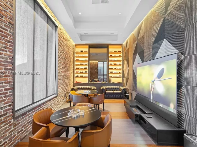 4-bedroom condo for sale in Sunny Isles Beach - 17901 Collins Ave 1002 - MondialRealty