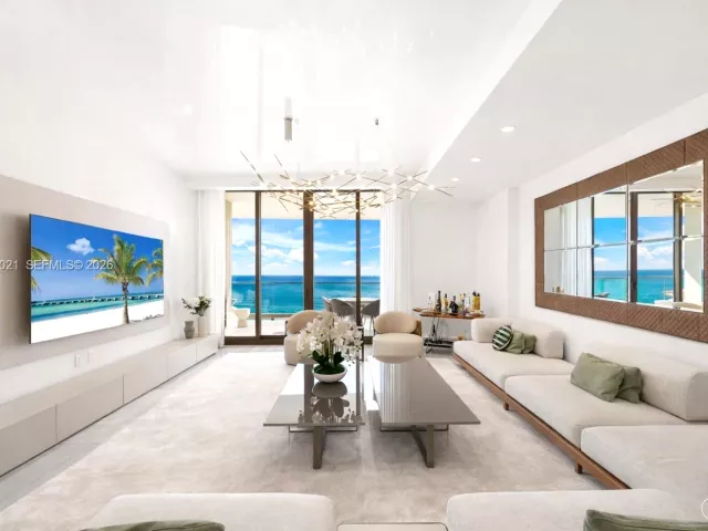 4-bedroom condo for sale in Sunny Isles Beach - 17901 Collins Ave 1002 - MondialRealty