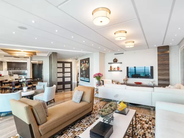 3-bedroom condo for sale in Bal Harbour - 10295 Collins Ave 1704 - MondialRealty