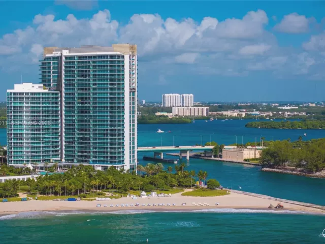 3-bedroom condo for sale in Bal Harbour - 10295 Collins Ave 1704 - MondialRealty