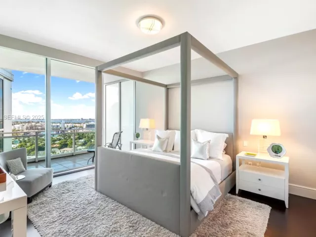 3-bedroom condo for sale in Bal Harbour - 10295 Collins Ave 1704 - MondialRealty