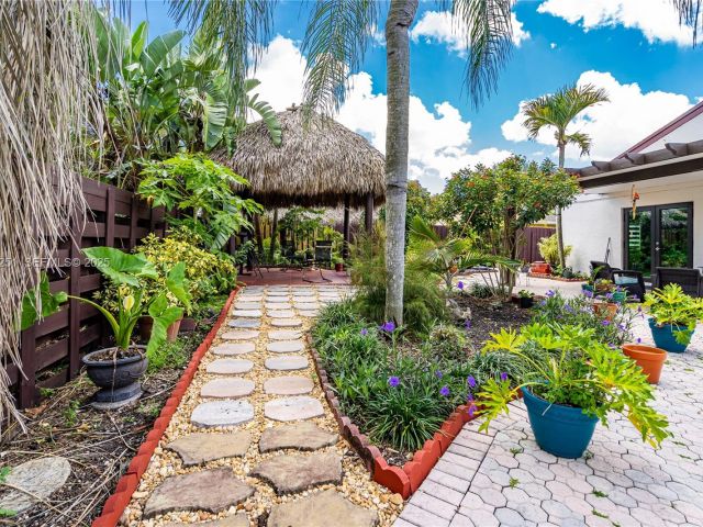 Home for sale at 5308 SW 117th Ave - photo 6900057