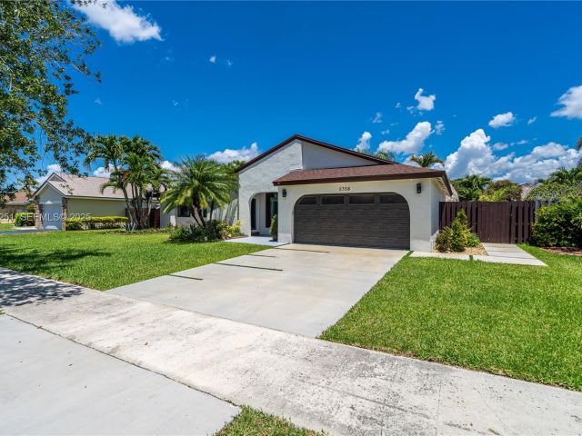 Home for sale at 5308 SW 117th Ave - photo 6900064
