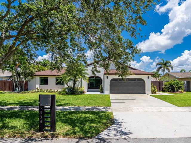 Home for sale at 5308 SW 117th Ave - photo 6900065