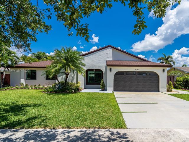 Home for sale at 5308 SW 117th Ave - photo 6900069