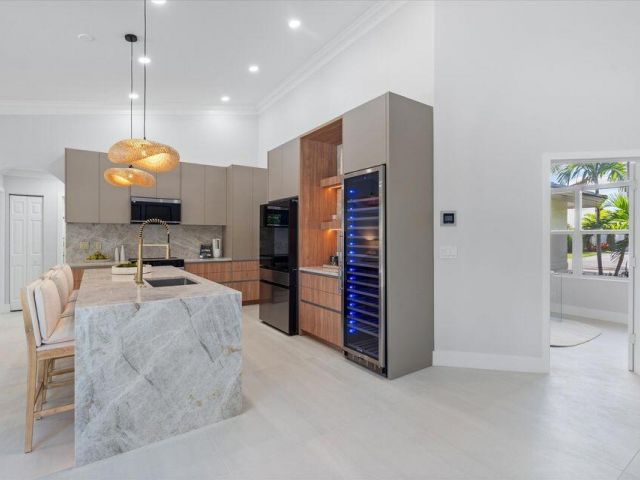 Home for rent at 1132 NE 3rd Avenue - photo 6901097