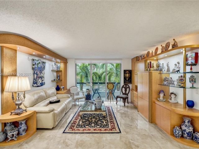 2-bedroom condo for sale in Aventura - 3600 Mystic Pointe Dr 311 - MondialRealty
