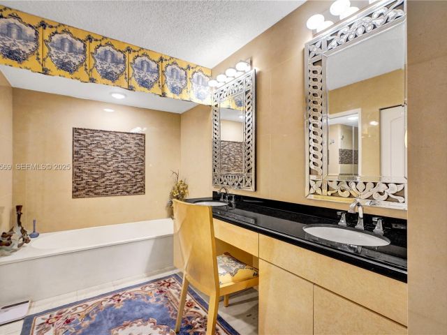 2-bedroom condo for sale in Aventura - 3600 Mystic Pointe Dr 311 - MondialRealty