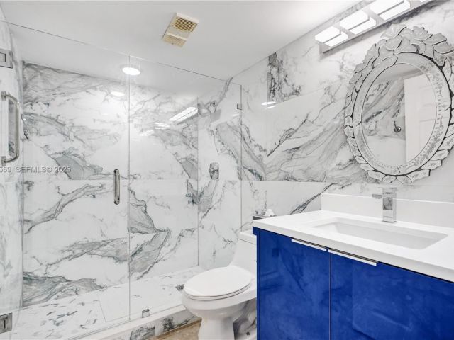 2-bedroom condo for sale in Aventura - 3600 Mystic Pointe Dr 311 - MondialRealty