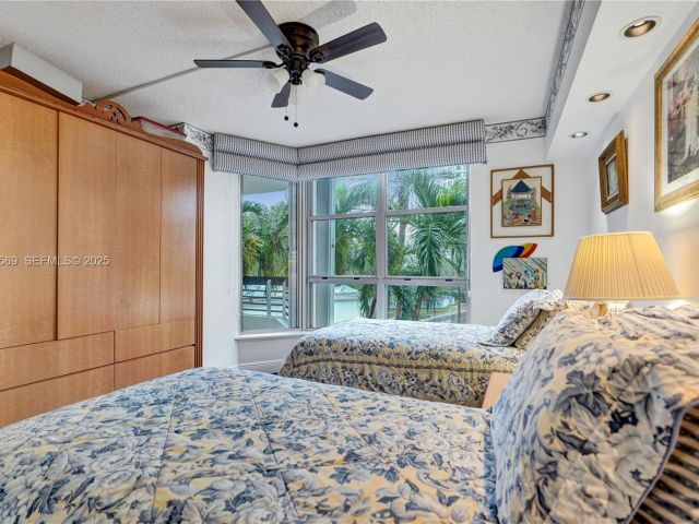2-bedroom condo for sale in Aventura - 3600 Mystic Pointe Dr 311 - MondialRealty