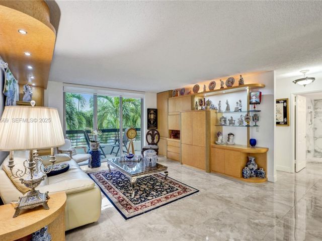 2-bedroom condo for sale in Aventura - 3600 Mystic Pointe Dr 311 - MondialRealty