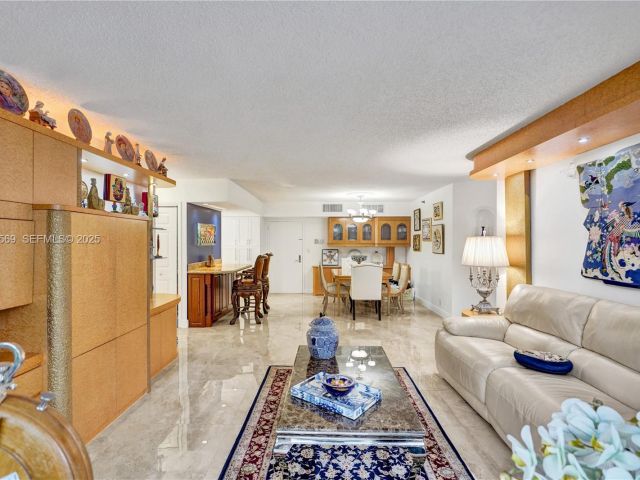 2-bedroom condo for sale in Aventura - 3600 Mystic Pointe Dr 311 - MondialRealty