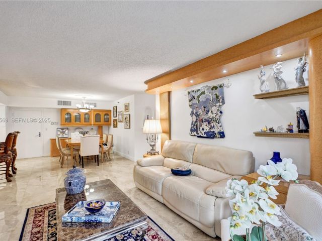 2-bedroom condo for sale in Aventura - 3600 Mystic Pointe Dr 311 - MondialRealty