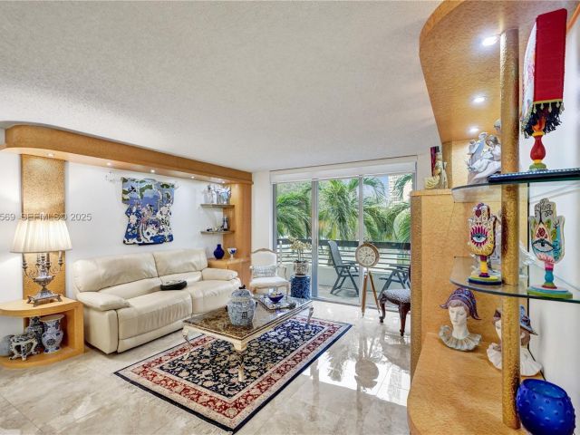2-bedroom condo for sale in Aventura - 3600 Mystic Pointe Dr 311 - MondialRealty