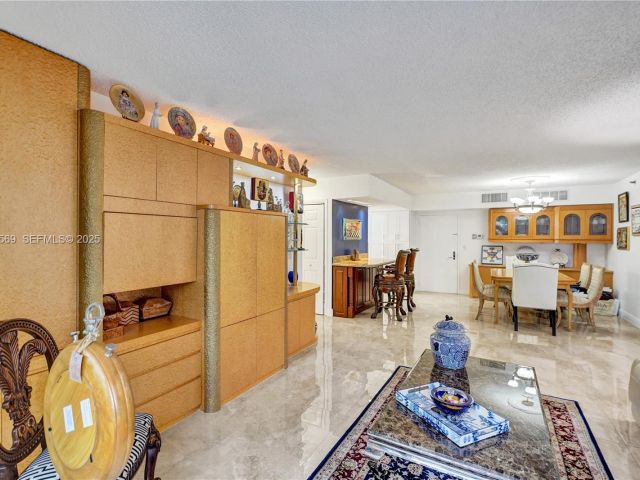 2-bedroom condo for sale in Aventura - 3600 Mystic Pointe Dr 311 - MondialRealty