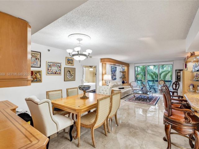 2-bedroom condo for sale in Aventura - 3600 Mystic Pointe Dr 311 - MondialRealty