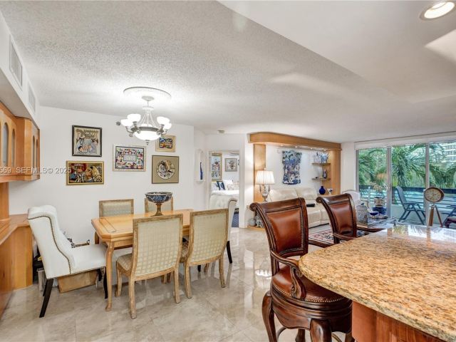 2-bedroom condo for sale in Aventura - 3600 Mystic Pointe Dr 311 - MondialRealty