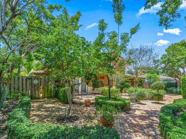 Home for rent at 870 NW 7th Street - photo 6901122