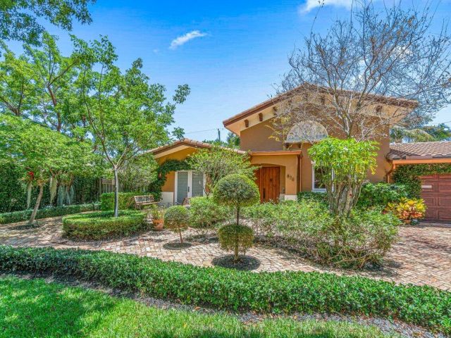 Home for rent at 870 NW 7th Street - photo 6901124