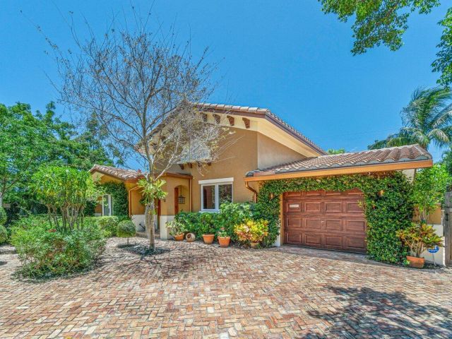 Home for rent at 870 NW 7th Street - photo 6901125