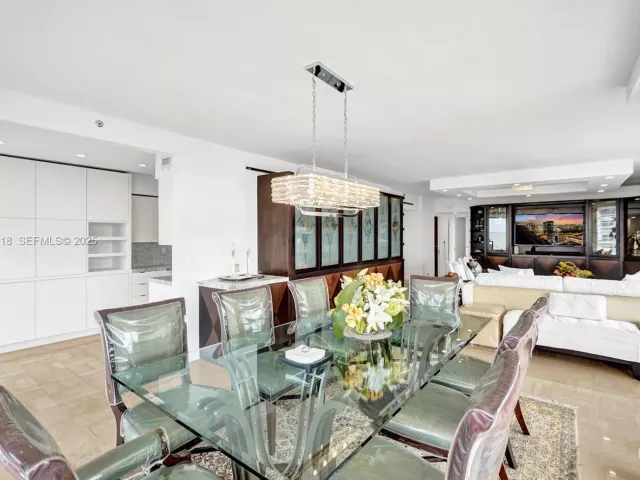 3-bedroom condo for sale in Aventura - 19355 Turnberry Way 26E - MondialRealty