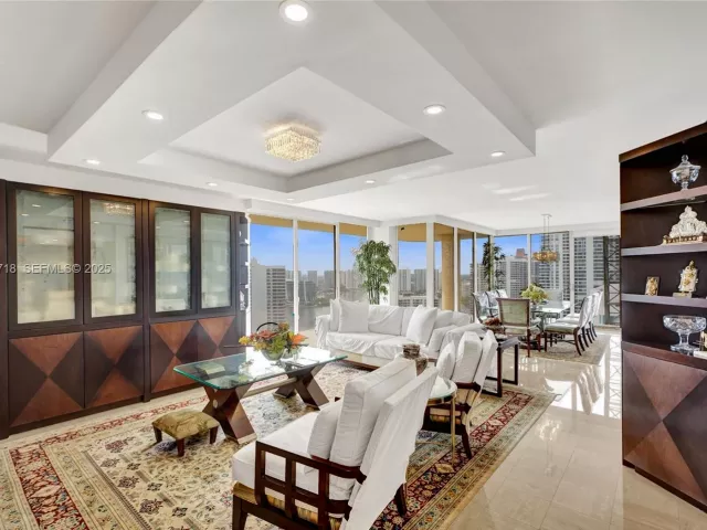 3-bedroom condo for sale in Aventura - 19355 Turnberry Way 26E - MondialRealty