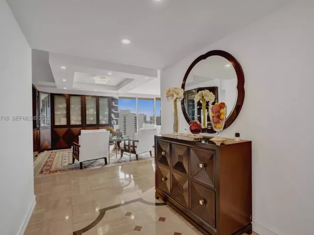 3-bedroom condo for sale in Aventura - 19355 Turnberry Way 26E - MondialRealty
