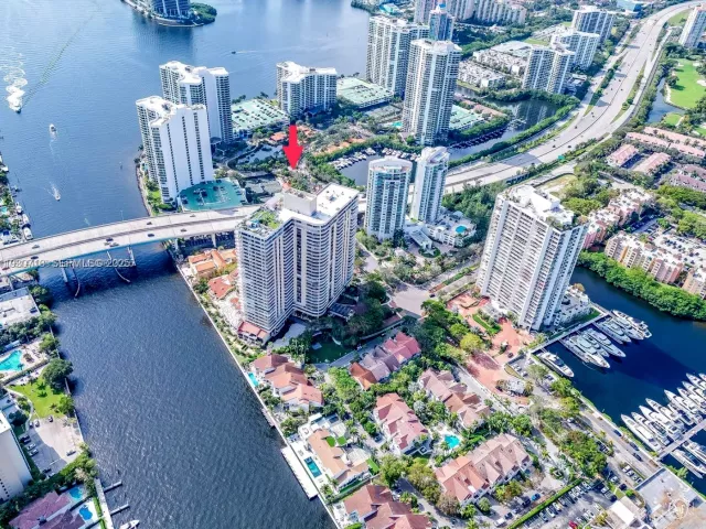3-bedroom condo for sale in Aventura - 19355 Turnberry Way 26E - MondialRealty