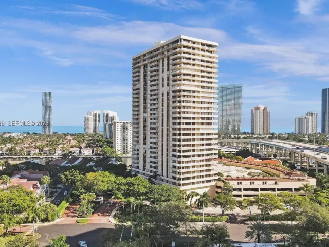 3-bedroom condo for sale in Aventura - 19355 Turnberry Way 26E - MondialRealty