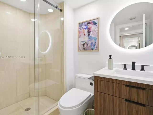 3-bedroom condo for sale in Aventura - 3000 Island Blvd 2802 - MondialRealty