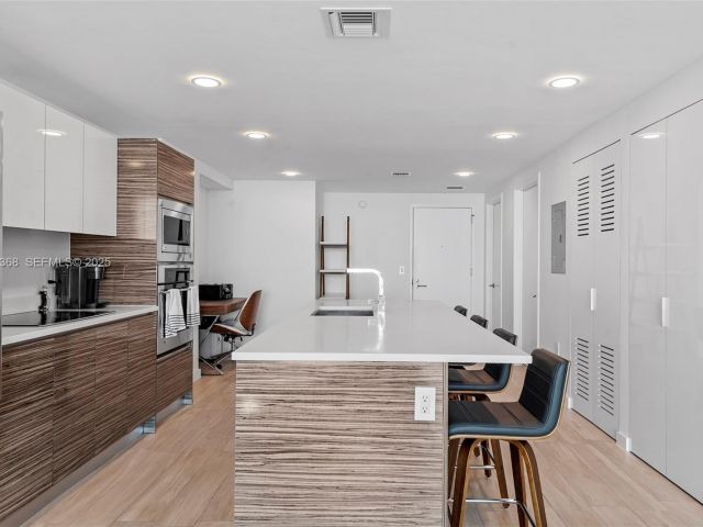 Apartment for rent  Unit #3903 - photo 6905137