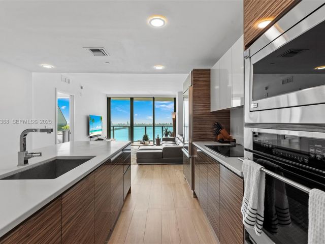 Apartment for rent  Unit #3903 - photo 6905139