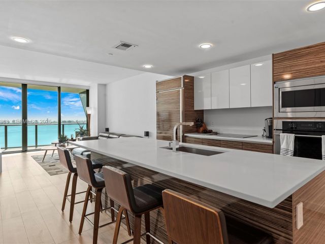 Apartment for rent  Unit #3903 - photo 6905141