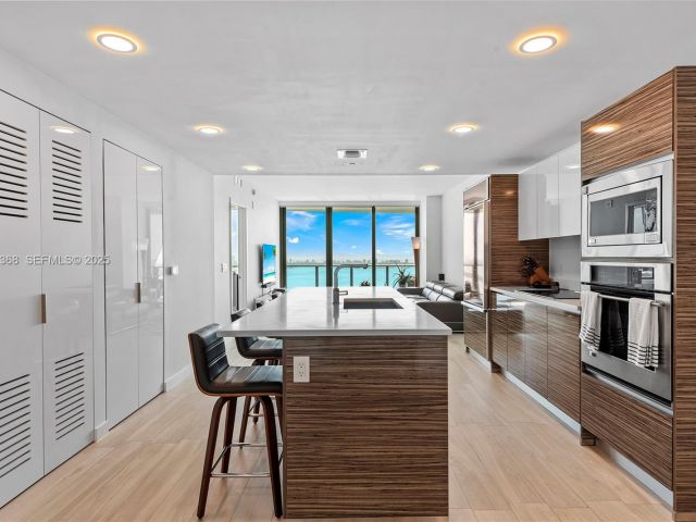 Apartment for rent  Unit #3903 - photo 6905142