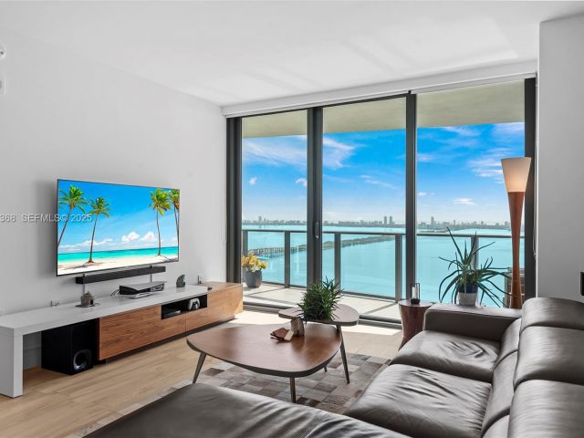 Apartment for rent  Unit #3903 - photo 6905146