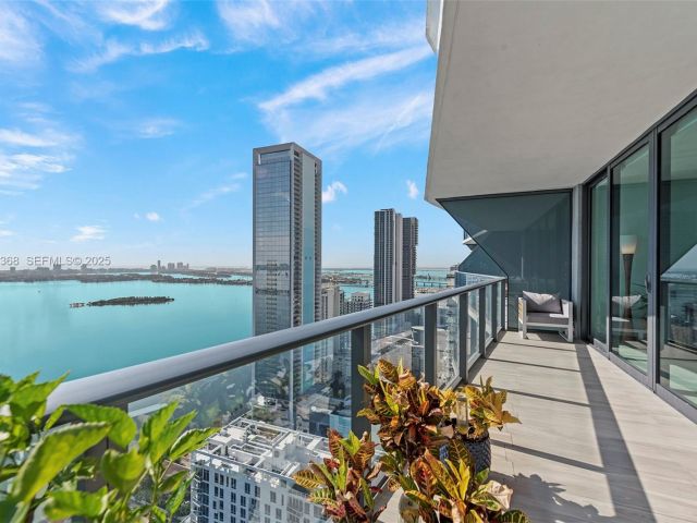 Apartment for rent  Unit #3903 - photo 6905154