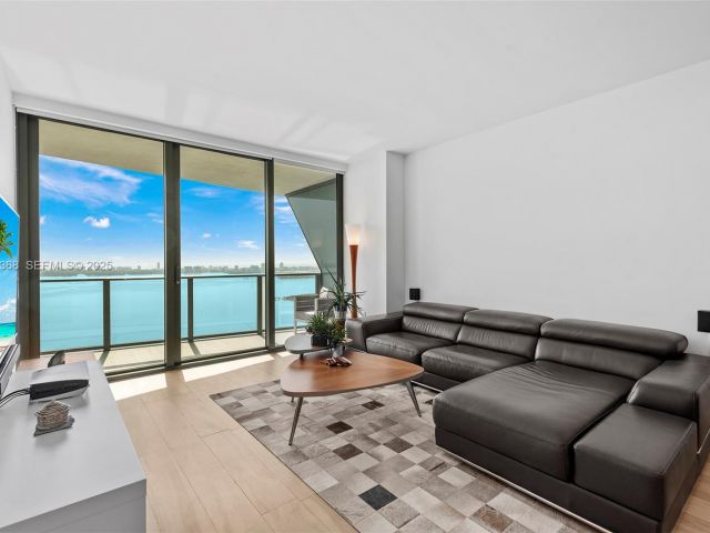 Apartment for rent  Unit #3903 - photo 6905155