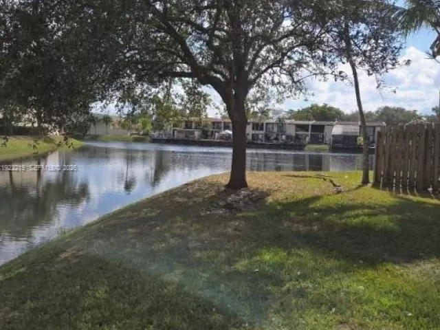 2-bedroom home for rent in Miami - 7601 SW 105th Ave 7601 - MondialRealty