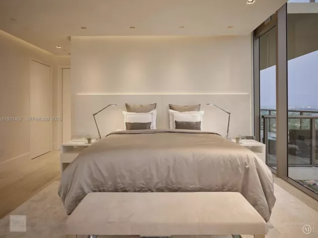 3-bedroom condo for rent in Bal Harbour - 9701 Collins Ave 2704S - MondialRealty