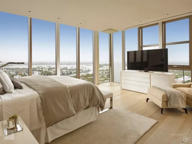 3-bedroom condo for rent in Bal Harbour - 9701 Collins Ave 2704S - MondialRealty