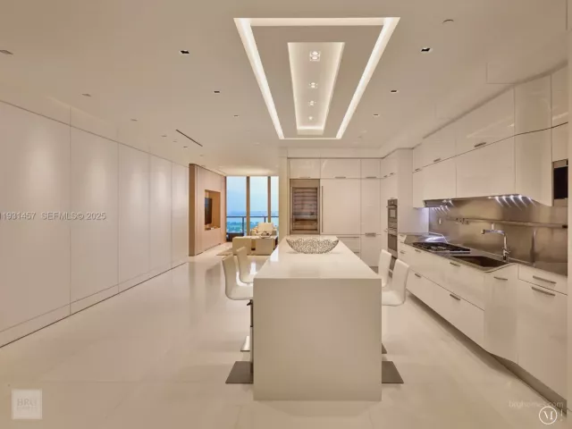 3-bedroom condo for rent in Bal Harbour - 9701 Collins Ave 2704S - MondialRealty