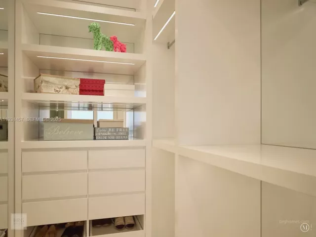 3-bedroom condo for rent in Bal Harbour - 9701 Collins Ave 2704S - MondialRealty