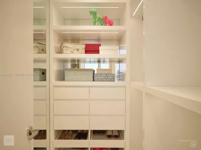 3-bedroom condo for rent in Bal Harbour - 9701 Collins Ave 2704S - MondialRealty